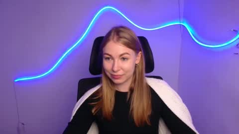 Emilia online show from 10/09/25, 11:19