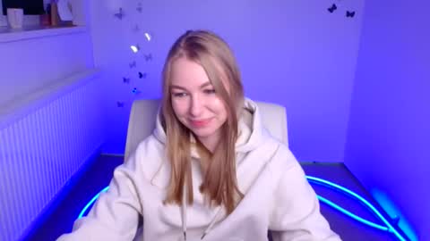 Emilia online show from 10/11/25, 05:28