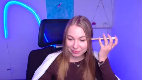 Emilia online show from 11/13/25, 06:34