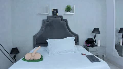 EmiliaRose online show from 11/13/25, 09:25