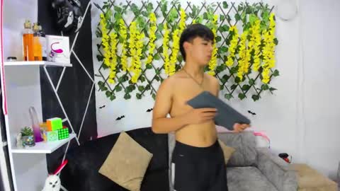 EMILI AND GIN online show from 12/04/24, 05:27