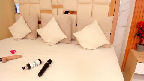 Snapshot of emiliee_xx chatting on 02/08/25, 12:39 Emillie online show from 02/08/25, 12:39