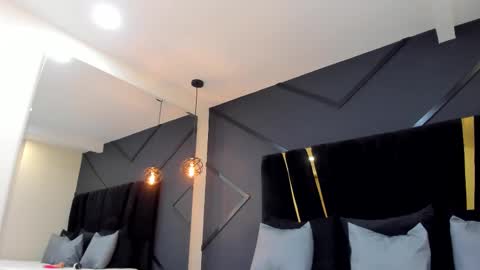 Snapshot of emiliee_xx chatting on 03/05/25, 05:08 Emillie online show from 03/05/25, 05:08