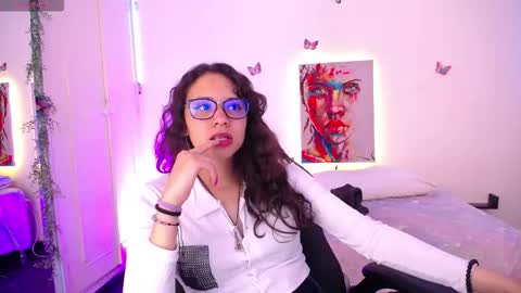 Emili Russo online show from 10/16/25, 07:59