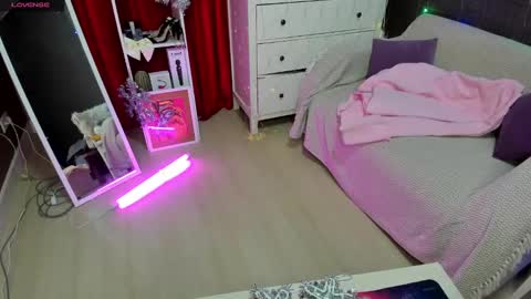 Snapshot of emiliyaqueen chatting on 12/03/24, 01:52 Emiliya online show from 12/03/24, 01:52