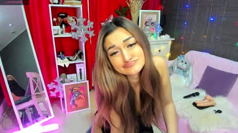 Snapshot of emiliyaqueen chatting on 12/19/24, 05:18 Emiliya online show from 12/19/24, 05:18