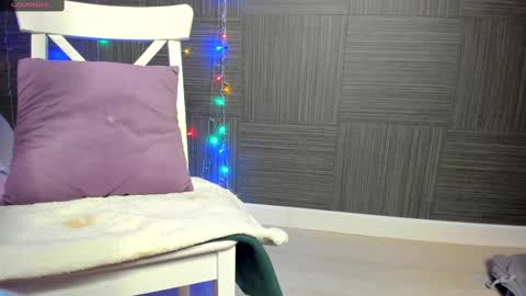 Snapshot of emiliyaqueen chatting on 12/29/24, 08:55 Emiliya online show from 12/29/24, 08:55