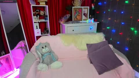 Snapshot of emiliyaqueen chatting on 01/14/25, 01:15 Emiliya online show from 01/14/25, 01:15
