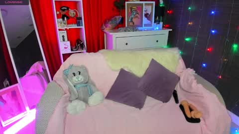 Snapshot of emiliyaqueen chatting on 01/14/25, 04:25 Emiliya online show from 01/14/25, 04:25