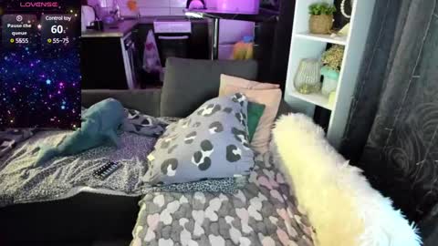 Snapshot of emiliyaqueen chatting on 02/14/25, 02:07 Emiliya online show from 02/14/25, 02:07