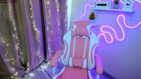 Snapshot of emiliyaqueen chatting on 02/24/25, 05:00 Emiliya online show from 02/24/25, 05:00