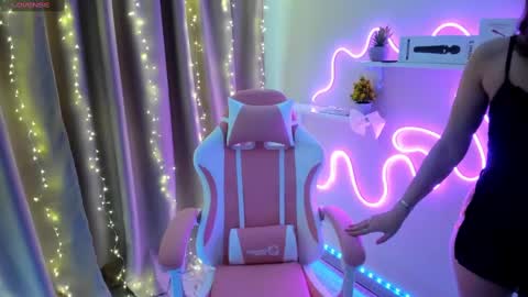 Snapshot of emiliyaqueen chatting on 03/06/25, 02:30 Emiliya online show from 03/06/25, 02:30