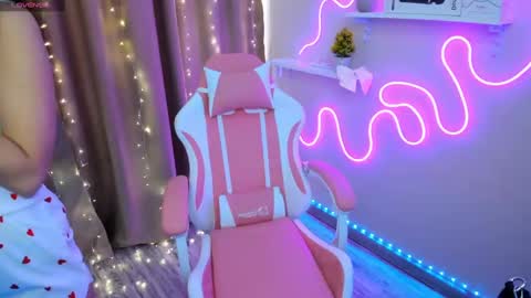 Snapshot of emiliyaqueen chatting on 03/12/25, 02:41 Emiliya online show from 03/12/25, 02:41