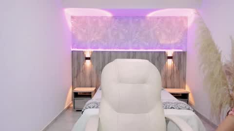 Emily online show from 01/08/25, 03:08