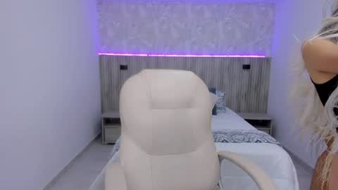 Emily online show from 02/02/25, 11:51