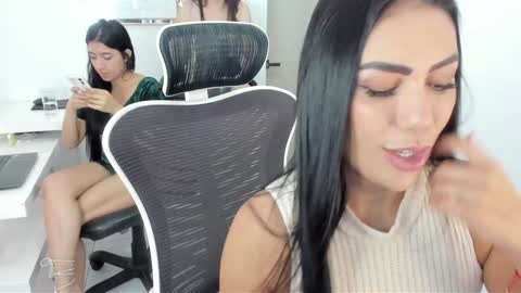Snapshot of emillybrowm chatting on 01/10/25, 02:55 Emilly online show from 01/10/25, 02:55