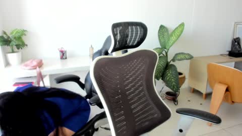 Snapshot of emillybrowm chatting on 11/07/25, 01:22 Emilly online show from 11/07/25, 01:22