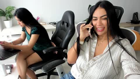 Snapshot of emillybrowm chatting on 11/11/25, 01:11 Emilly online show from 11/11/25, 01:11