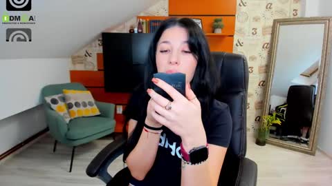 Snapshot of emillytaylor chatting on 02/10/25, 04:41 EmillyTaylor online show from 02/10/25, 04:41