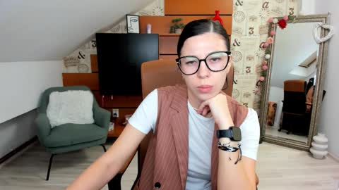 Snapshot of emillytaylor chatting on 09/16/25, 02:56 EmillyTaylor online show from 09/16/25, 02:56