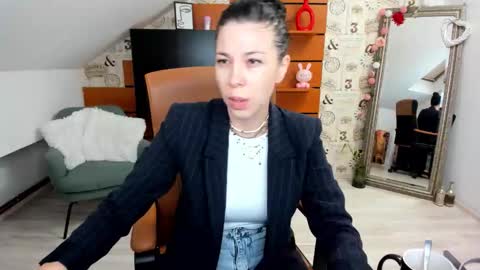 Snapshot of emillytaylor chatting on 09/17/25, 02:46 EmillyTaylor online show from 09/17/25, 02:46
