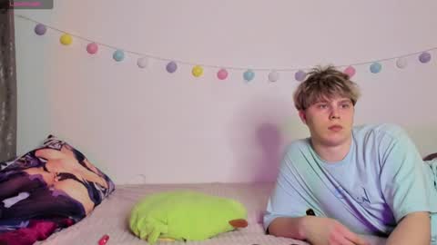 emily_and_ilumi online show from 12/26/24, 06:43