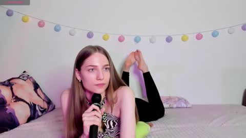 emily_and_ilumi online show from 12/27/24, 07:46