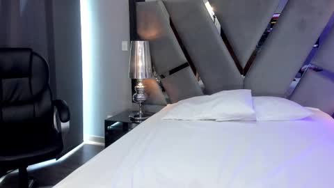 Snapshot of emily_bae chatting on 01/10/25, 07:00 emily_bae online show from 01/10/25, 07:00