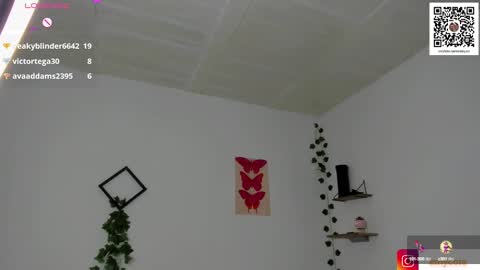 Snapshot of emily_coraline chatting on 12/10/24, 04:38 Emily online show from 12/10/24, 04:38