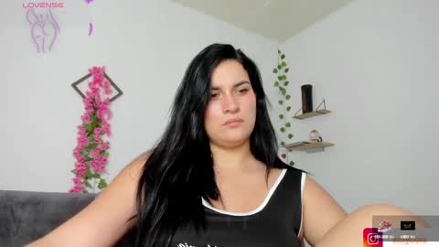 Snapshot of emily_coraline chatting on 01/21/25, 09:25 Emily online show from 01/21/25, 09:25