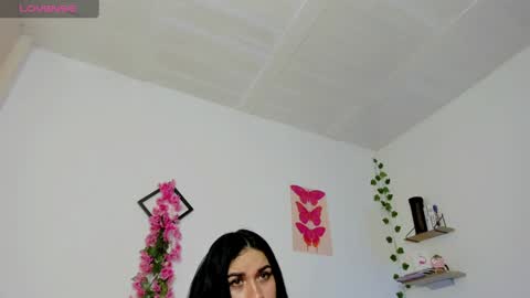 Snapshot of emily_coraline chatting on 01/24/25, 09:37 Emily online show from 01/24/25, 09:37