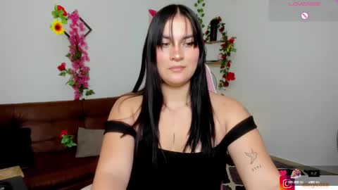 Snapshot of emily_coraline chatting on 02/17/25, 08:36 Emily online show from 02/17/25, 08:36