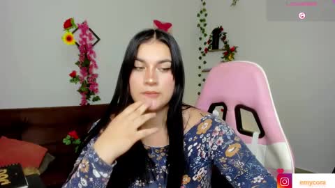 Snapshot of emily_coraline chatting on 02/18/25, 03:43 Emily online show from 02/18/25, 03:43