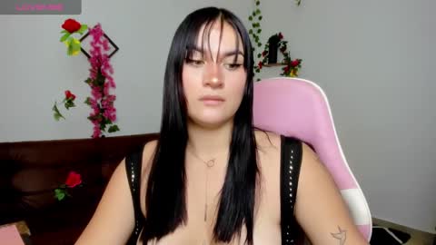 Snapshot of emily_coraline chatting on 02/19/25, 03:27 Emily online show from 02/19/25, 03:27