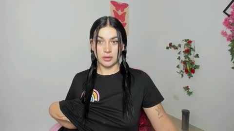 Snapshot of emily_coraline chatting on 09/30/25, 02:33 Emily online show from 09/30/25, 02:33