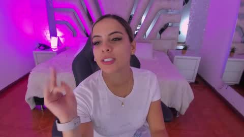 Snapshot of emily_ellen chatting on 09/16/25, 11:11 Emily online show from 09/16/25, 11:11