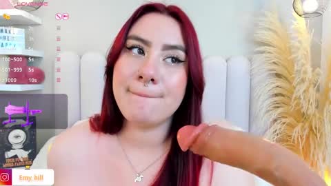 Snapshot of emily_hill___ chatting on 01/14/25, 04:25 EMILY Monday 5-2 am From Tuesday to Friday5-1 am Colombia time online show from 01/14/25, 04:25