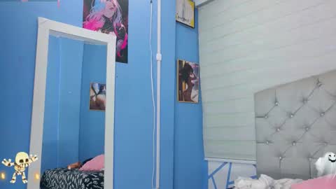 Emily jhon online show from 10/31/25, 04:57