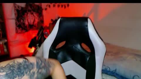 Snapshot of emily_mckey chatting on 10/07/25, 12:19 Emily online show from 10/07/25, 12:19