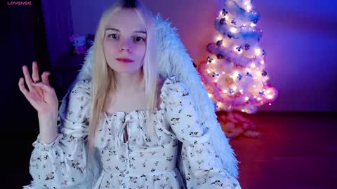 Snapshot of emily_nyaffe chatting on 12/22/24, 01:45 Lia online show from 12/22/24, 01:45