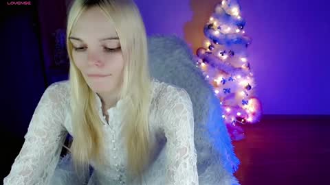 Snapshot of emily_nyaffe chatting on 12/26/24, 02:59 Lia online show from 12/26/24, 02:59