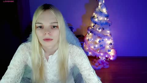 Snapshot of emily_nyaffe chatting on 12/26/24, 10:20 Lia online show from 12/26/24, 10:20