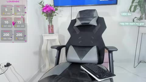 emily_palmeer online show from 10/15/25, 12:49