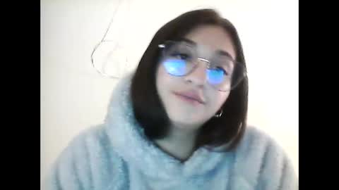 Snapshot of emily_smith29 chatting on 12/08/24, 07:05 emi online show from 12/08/24, 07:05