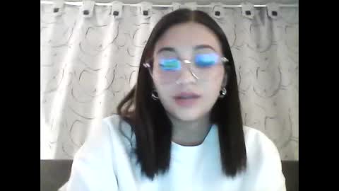 Snapshot of emily_smith29 chatting on 12/09/24, 03:50 emi online show from 12/09/24, 03:50