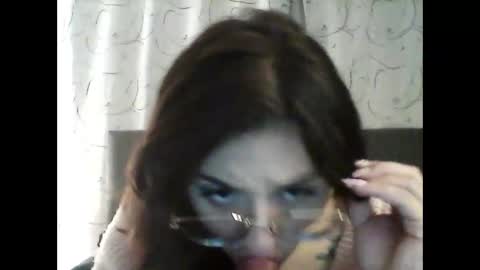 Snapshot of emily_smith29 chatting on 12/10/24, 11:40 emi online show from 12/10/24, 11:40