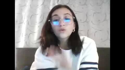 Snapshot of emily_smith29 chatting on 12/12/24, 11:03 emi online show from 12/12/24, 11:03
