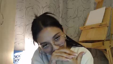 Snapshot of emily_smith29 chatting on 12/20/24, 12:41 emi online show from 12/20/24, 12:41