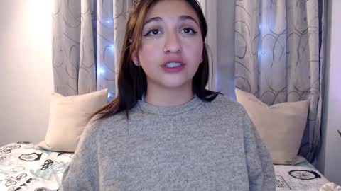 Snapshot of emily_smith29 chatting on 12/23/24, 03:29 emi online show from 12/23/24, 03:29