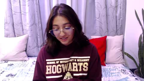 Snapshot of emily_smith29 chatting on 01/12/25, 06:28 emi online show from 01/12/25, 06:28